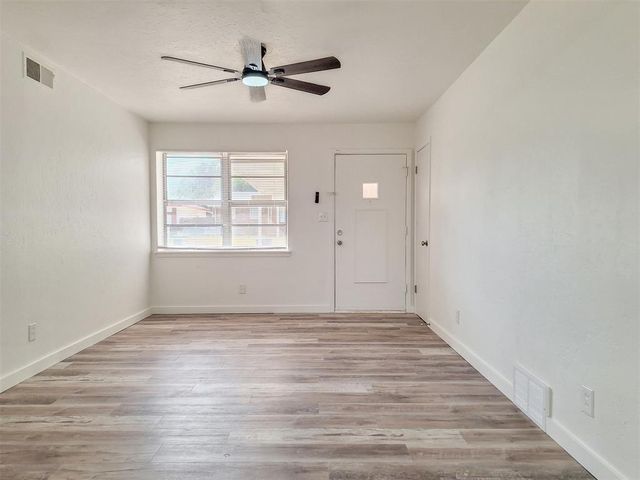 2324 Knox Drive, Del City, OK 73115