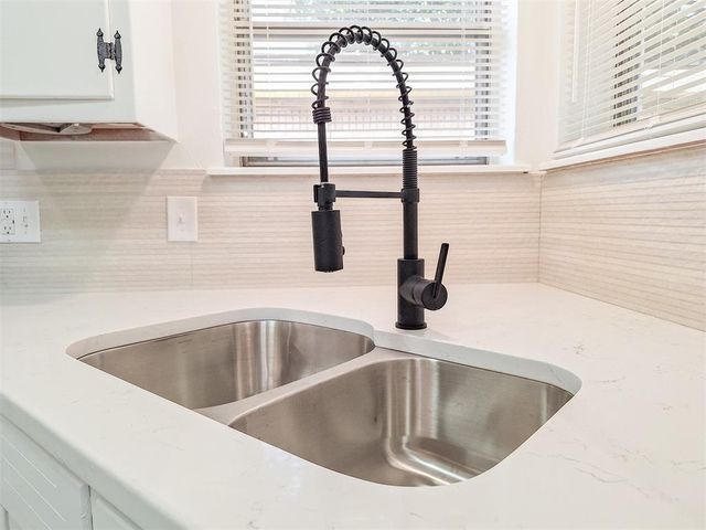 2324 Knox Drive, Del City, OK 73115