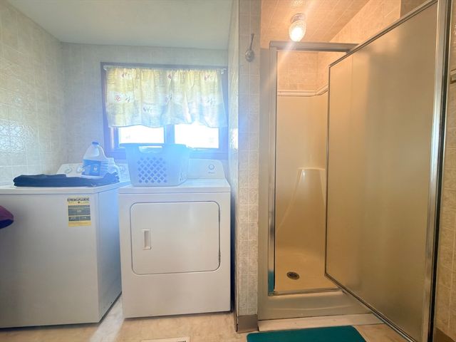 59 C St, Hull, MA 02045