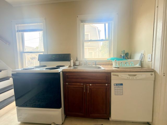 59 C St, Hull, MA 02045