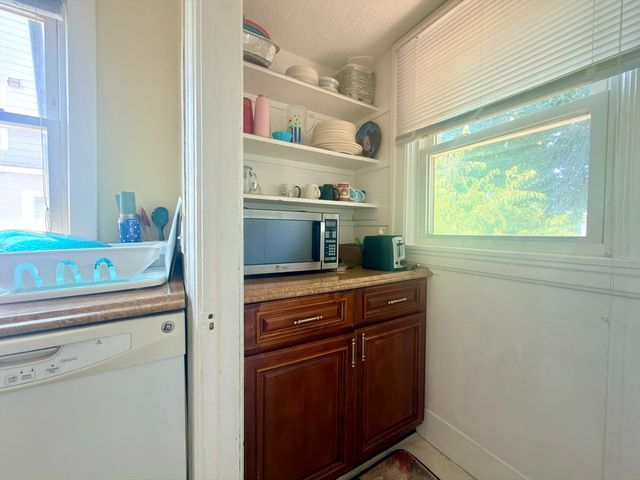 59 C St, Hull, MA 02045