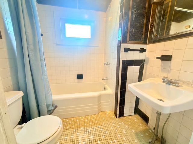 59 C St, Hull, MA 02045