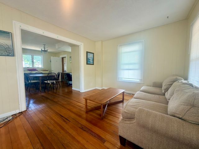 59 C St, Hull, MA 02045