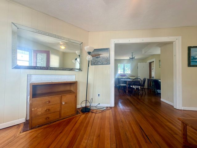 59 C St, Hull, MA 02045