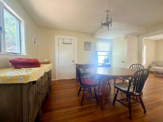 59 C St, Hull, MA 02045