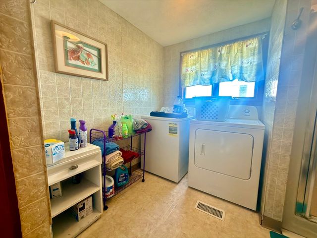 59 C St, Hull, MA 02045
