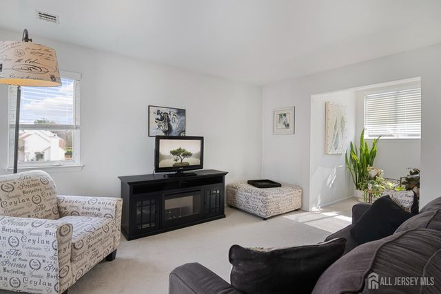 8 Russell Court, Montville, NJ 07045