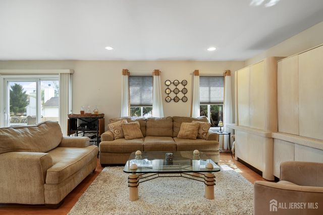 8 Russell Court, Montville, NJ 07045