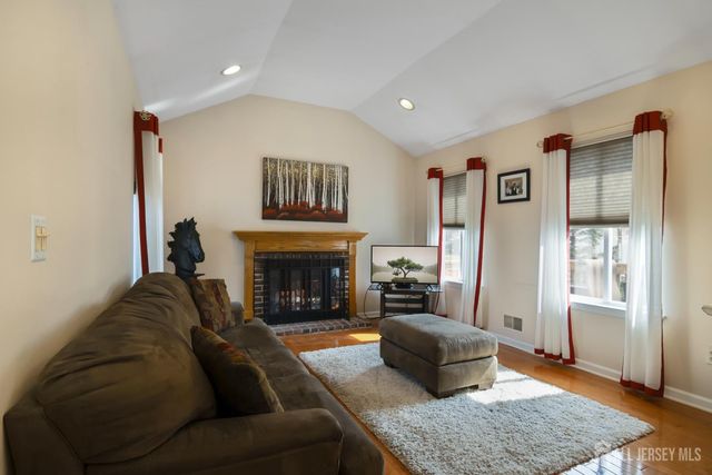 8 Russell Court, Montville, NJ 07045