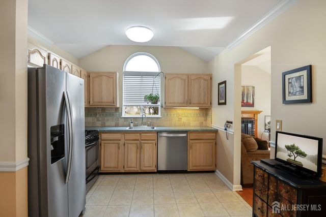 8 Russell Court, Montville, NJ 07045