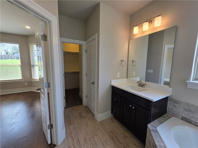 616 Mill Pond Way, Cave Springs, AR 72718