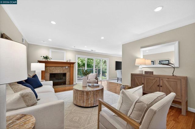 50 Ivy Dr, Orinda, CA 94563