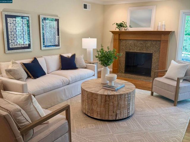 50 Ivy Dr, Orinda, CA 94563