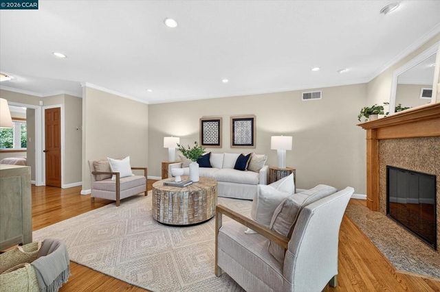 50 Ivy Dr, Orinda, CA 94563