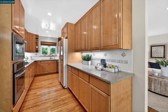 50 Ivy Dr, Orinda, CA 94563