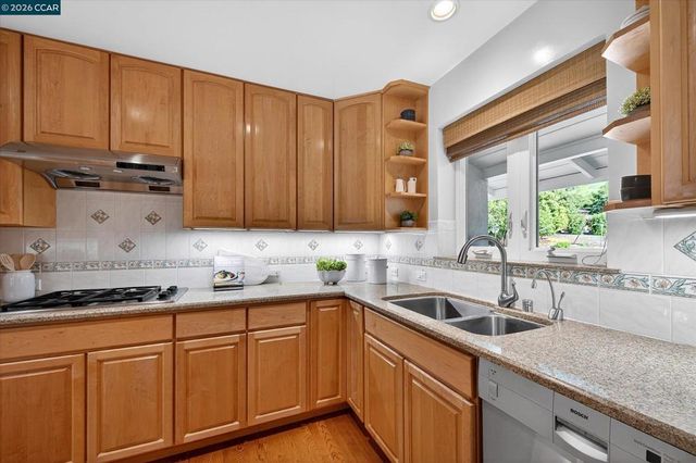 50 Ivy Dr, Orinda, CA 94563