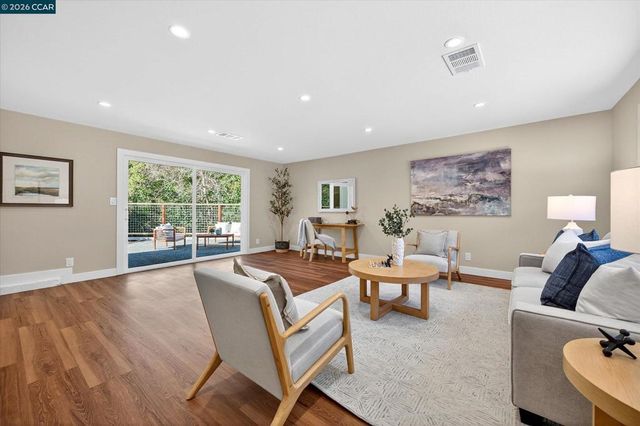 50 Ivy Dr, Orinda, CA 94563