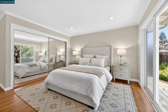 50 Ivy Dr, Orinda, CA 94563