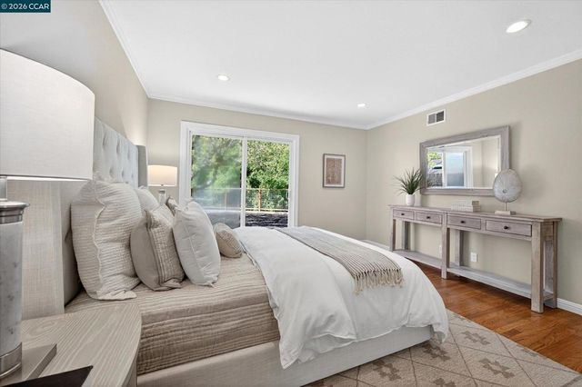 50 Ivy Dr, Orinda, CA 94563