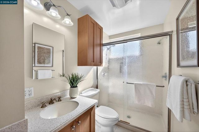 50 Ivy Dr, Orinda, CA 94563