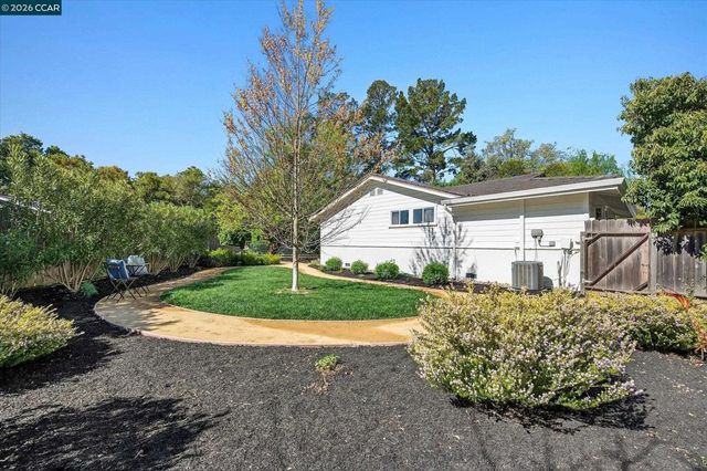 50 Ivy Dr, Orinda, CA 94563