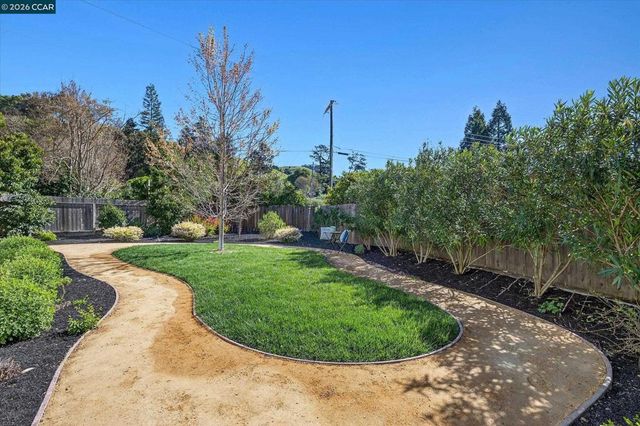 50 Ivy Dr, Orinda, CA 94563