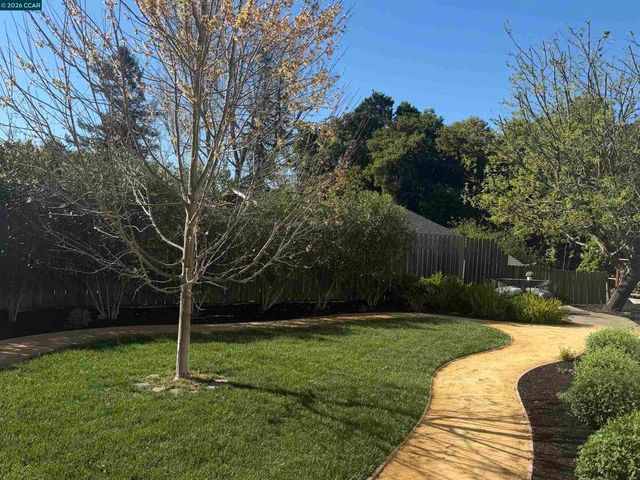 50 Ivy Dr, Orinda, CA 94563
