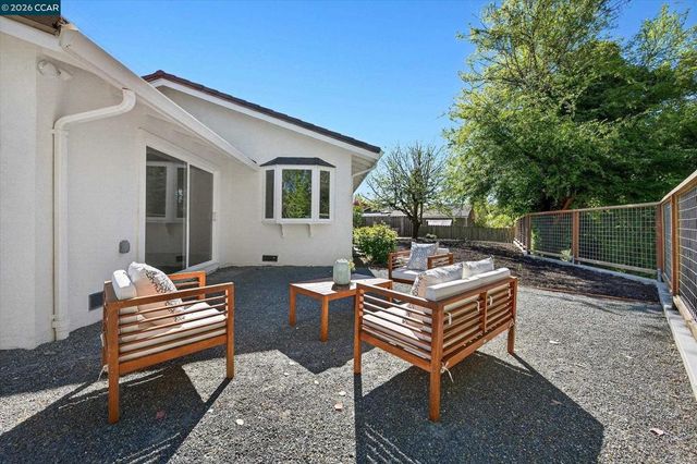 50 Ivy Dr, Orinda, CA 94563