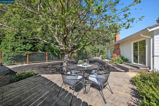 50 Ivy Dr, Orinda, CA 94563