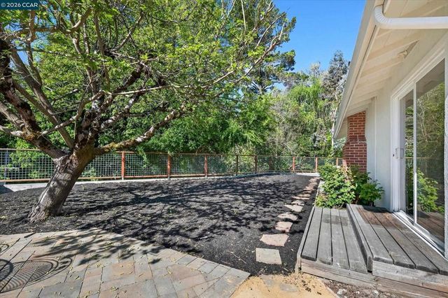 50 Ivy Dr, Orinda, CA 94563