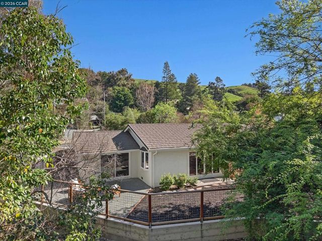 50 Ivy Dr, Orinda, CA 94563