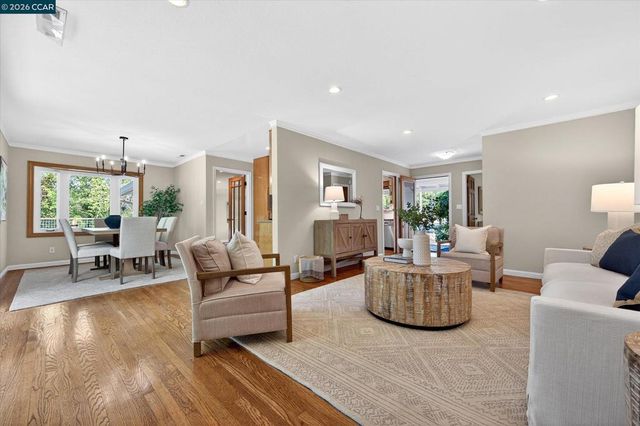 50 Ivy Dr, Orinda, CA 94563