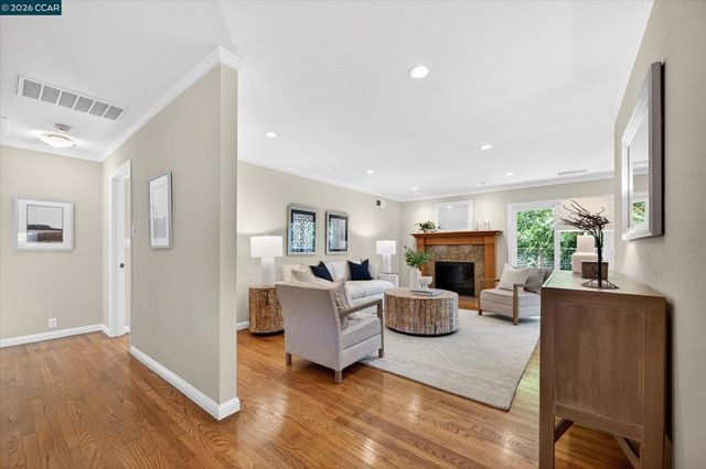 50 Ivy Dr, Orinda, CA 94563