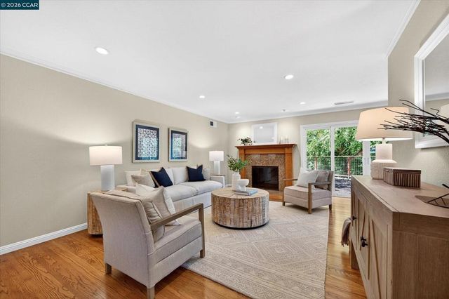 50 Ivy Dr, Orinda, CA 94563