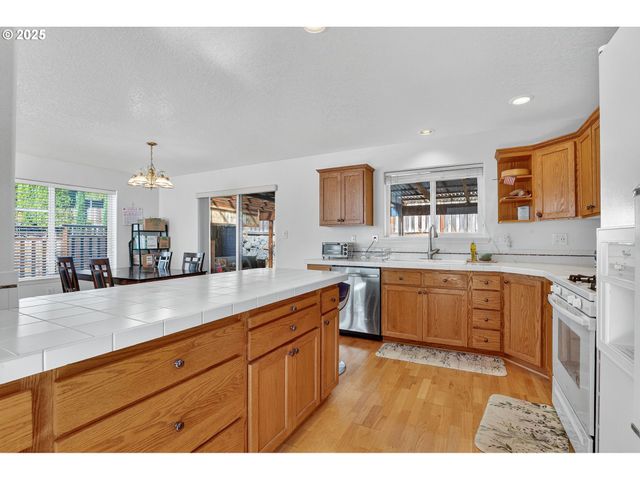 32839 Sw CRYSTAL SPRINGS Ct, Scappoose, OR 97056