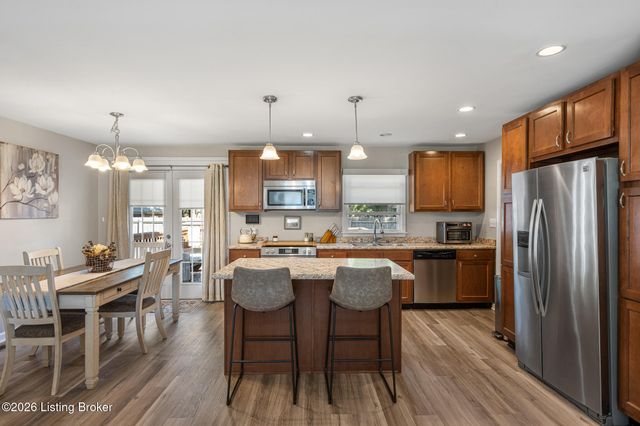 10 Cardwell Way, Louisville, KY 40220
