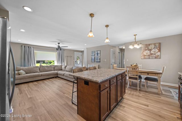 10 Cardwell Way, Louisville, KY 40220
