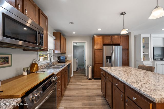 10 Cardwell Way, Louisville, KY 40220