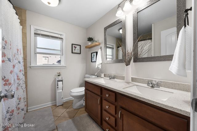 10 Cardwell Way, Louisville, KY 40220
