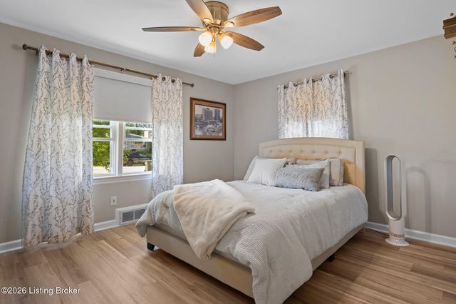 10 Cardwell Way, Louisville, KY 40220