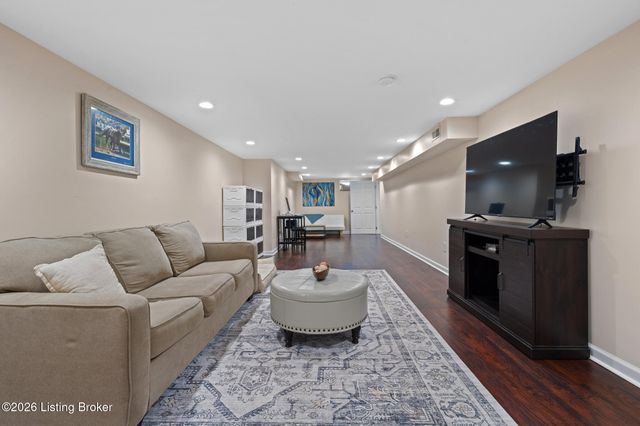 10 Cardwell Way, Louisville, KY 40220