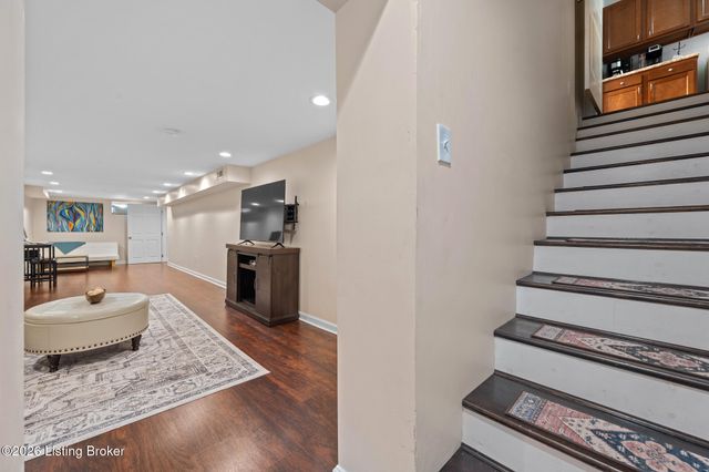 10 Cardwell Way, Louisville, KY 40220