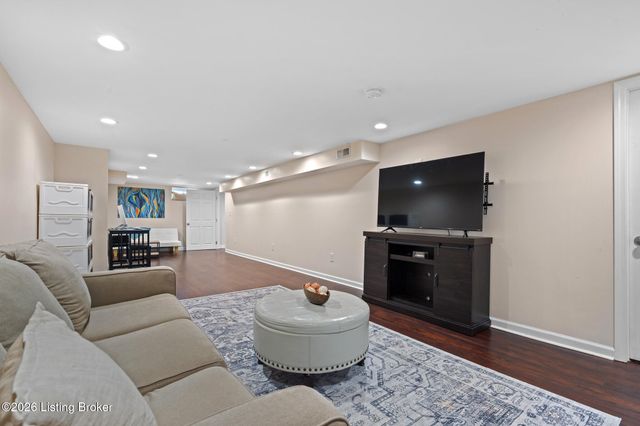 10 Cardwell Way, Louisville, KY 40220