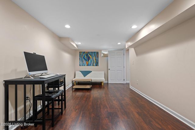 10 Cardwell Way, Louisville, KY 40220
