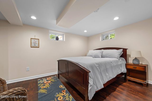 10 Cardwell Way, Louisville, KY 40220