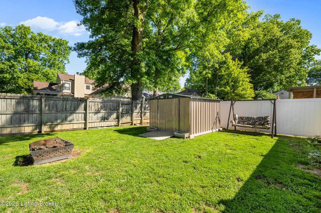 10 Cardwell Way, Louisville, KY 40220