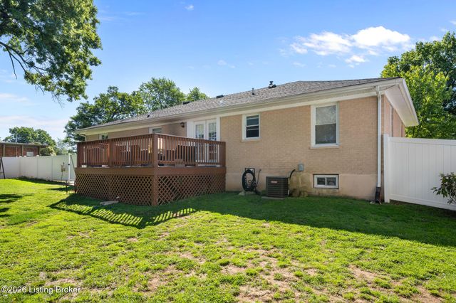 10 Cardwell Way, Louisville, KY 40220
