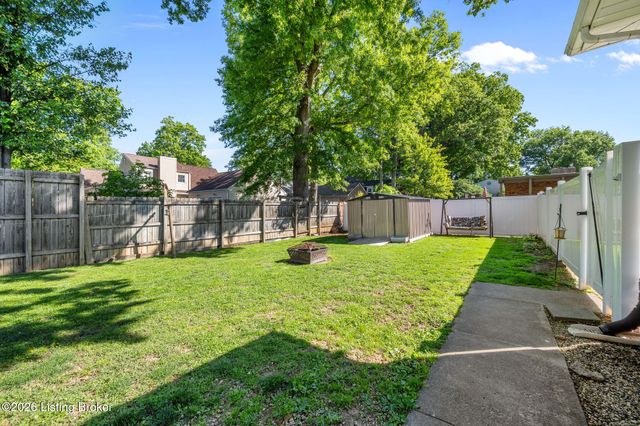 10 Cardwell Way, Louisville, KY 40220