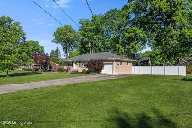 10 Cardwell Way, Louisville, KY 40220