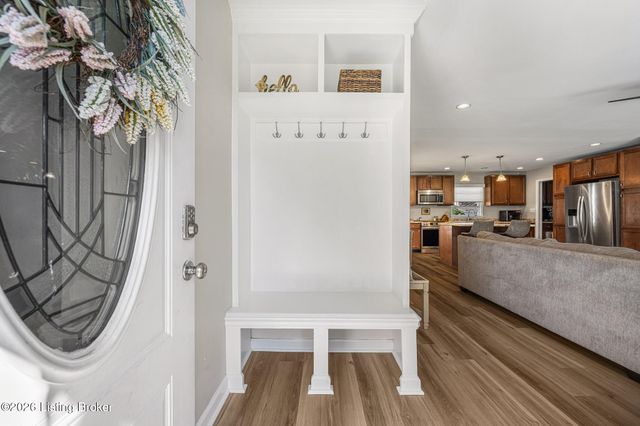 10 Cardwell Way, Louisville, KY 40220